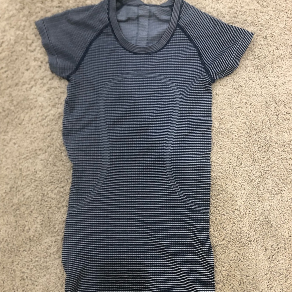 Lululemon Short Sleeve Womens Shirt- Like New- Size 2